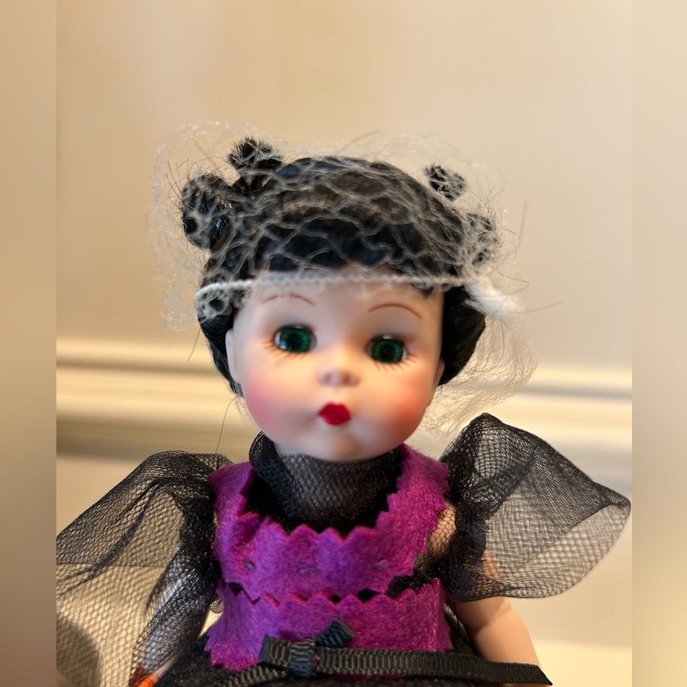 Madame Alexander Witching Hour Wendy - Picture 6 of 10
